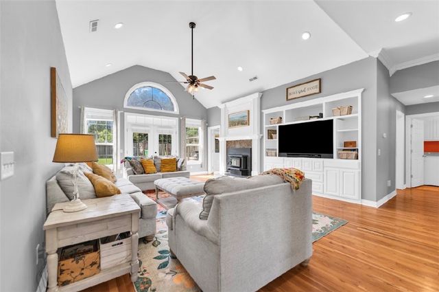 6 Breeghle Lane, Bella Vista, AR 72714