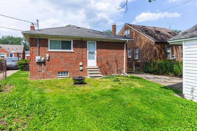 21526 Englehardt Street, St Clair Shores, MI 48080