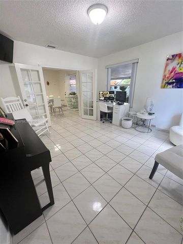 1351 SW 70th Ave, Miami, FL 33144