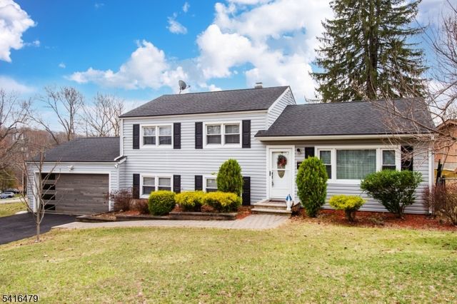 64 Pine St, Newton Town, NJ 07860