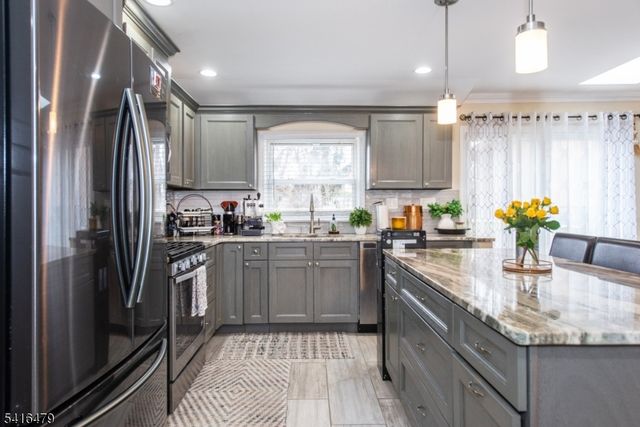 64 Pine St, Newton Town, NJ 07860