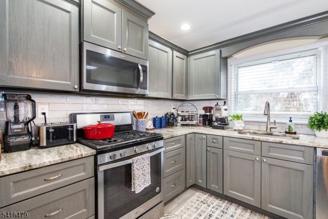 64 Pine St, Newton Town, NJ 07860