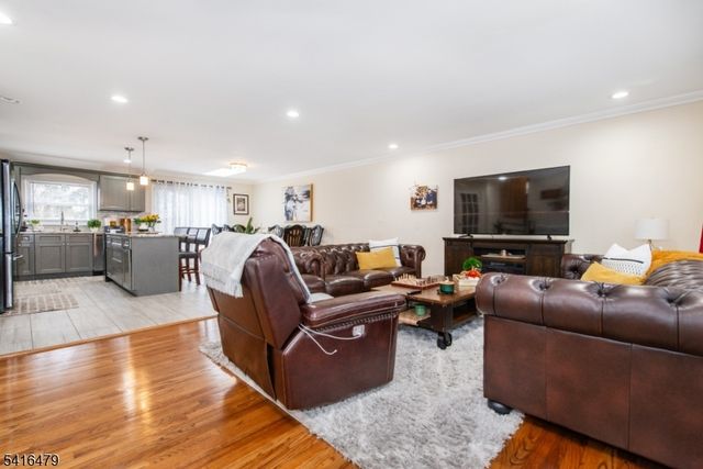 64 Pine St, Newton Town, NJ 07860