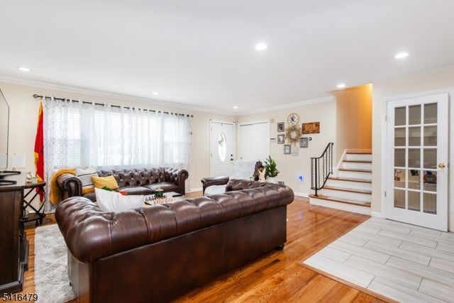 64 Pine St, Newton Town, NJ 07860