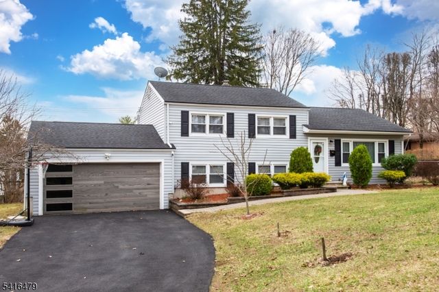 64 Pine St, Newton Town, NJ 07860