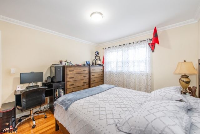 64 Pine St, Newton Town, NJ 07860