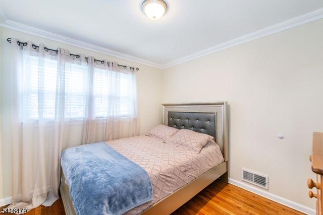 64 Pine St, Newton Town, NJ 07860