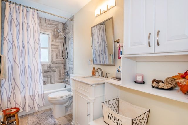 64 Pine St, Newton Town, NJ 07860