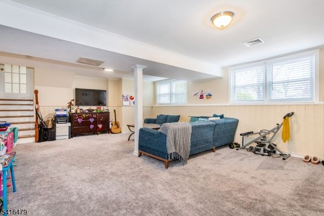 64 Pine St, Newton Town, NJ 07860