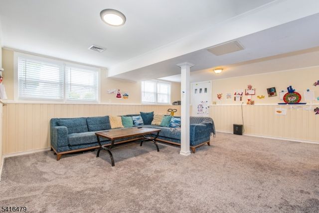 64 Pine St, Newton Town, NJ 07860