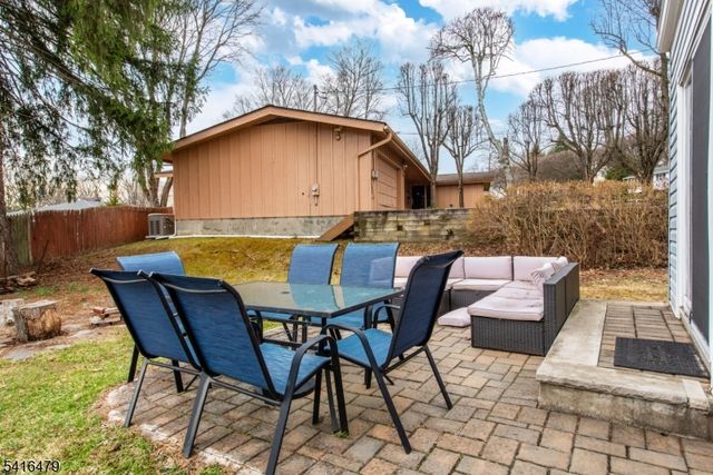 64 Pine St, Newton Town, NJ 07860