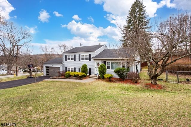 64 Pine St, Newton Town, NJ 07860