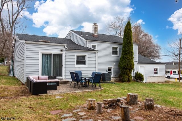 64 Pine St, Newton Town, NJ 07860