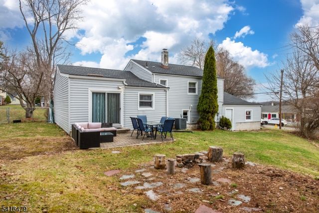 64 Pine St, Newton Town, NJ 07860