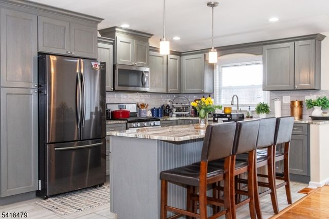 64 Pine St, Newton Town, NJ 07860