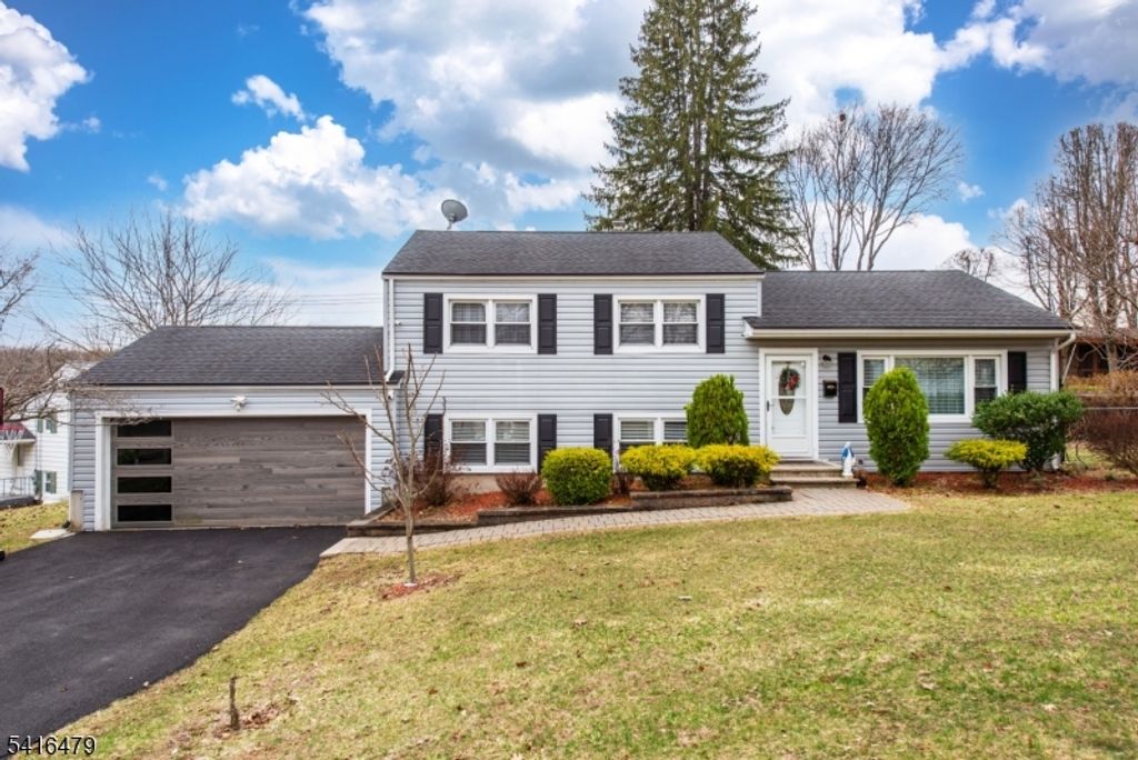 64 Pine St, Newton Town, NJ 07860