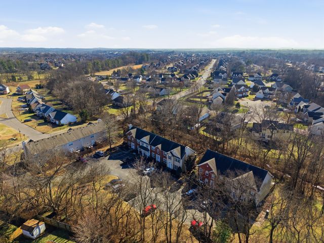 209 Newport Cove Ct, Thompsons Station, TN 37179