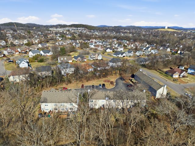 209 Newport Cove Ct, Thompsons Station, TN 37179