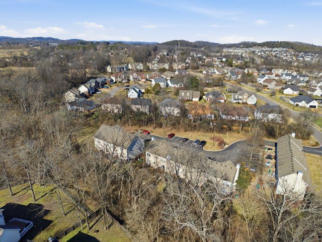 209 Newport Cove Ct, Thompsons Station, TN 37179