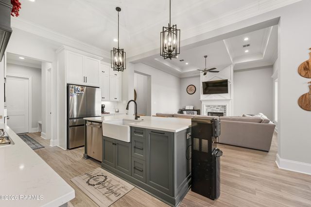 306 Canehaven Boulevard, Youngsville, LA 70592