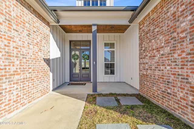 306 Canehaven Boulevard, Youngsville, LA 70592