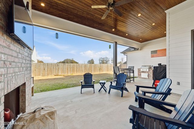 306 Canehaven Boulevard, Youngsville, LA 70592