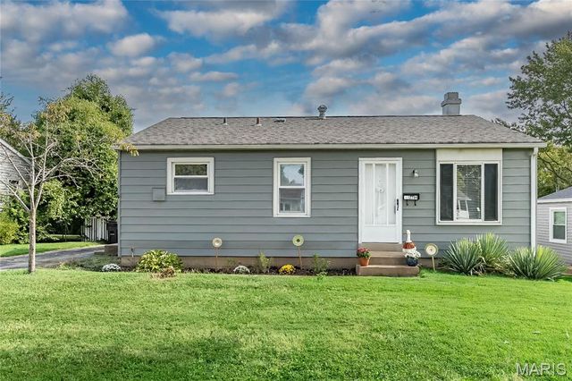 12104 Fleetwood Place, Maryland Heights, MO 63043