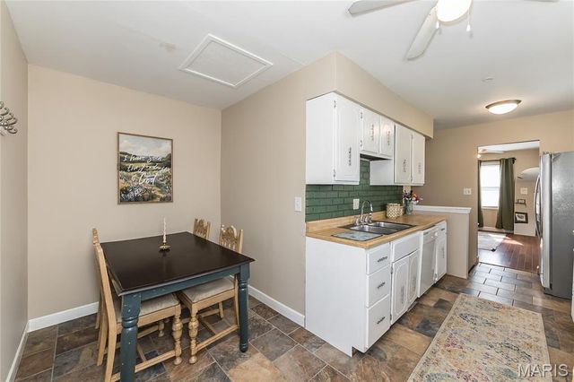 12104 Fleetwood Place, Maryland Heights, MO 63043