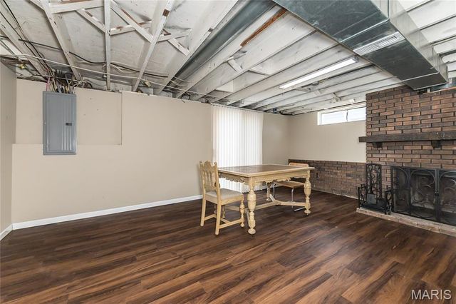 12104 Fleetwood Place, Maryland Heights, MO 63043