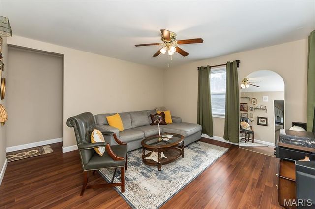 12104 Fleetwood Place, Maryland Heights, MO 63043