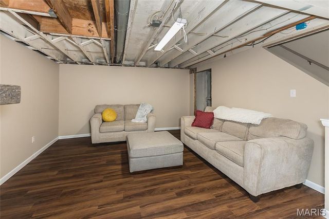12104 Fleetwood Place, Maryland Heights, MO 63043