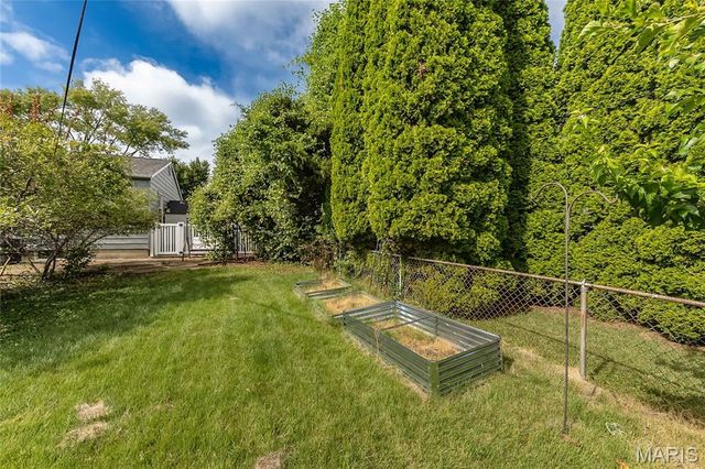 12104 Fleetwood Place, Maryland Heights, MO 63043