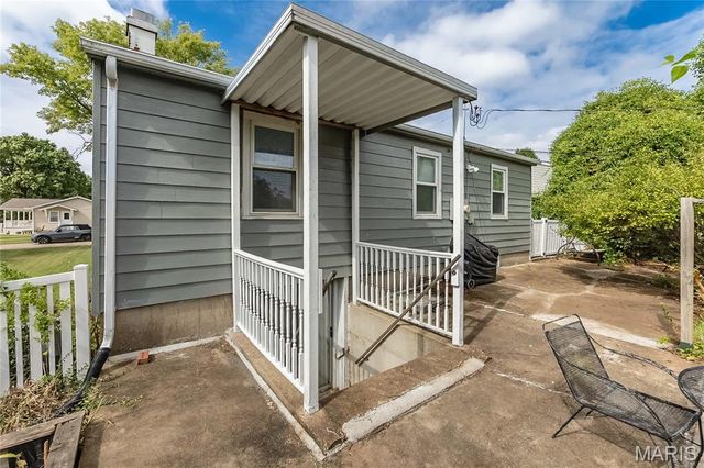 12104 Fleetwood Place, Maryland Heights, MO 63043