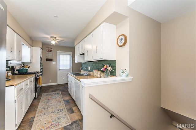 12104 Fleetwood Place, Maryland Heights, MO 63043