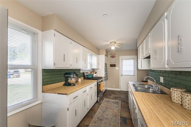 12104 Fleetwood Place, Maryland Heights, MO 63043