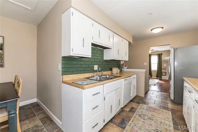 12104 Fleetwood Place, Maryland Heights, MO 63043
