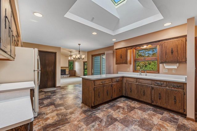 8840 Greenhill LANE, Greendale, WI 53129