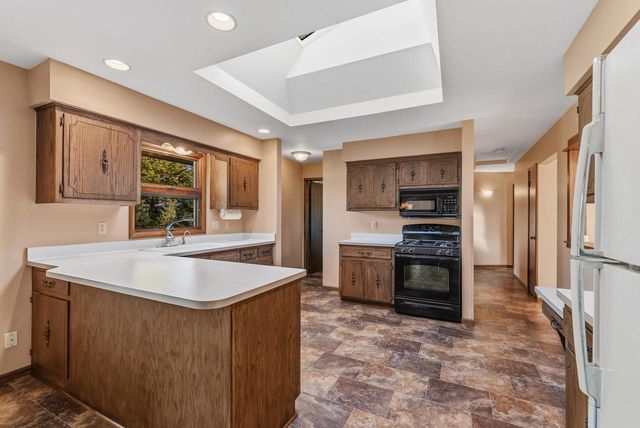 8840 Greenhill LANE, Greendale, WI 53129