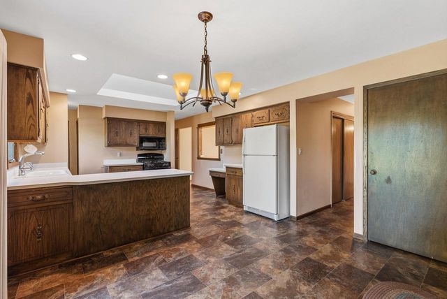 8840 Greenhill LANE, Greendale, WI 53129