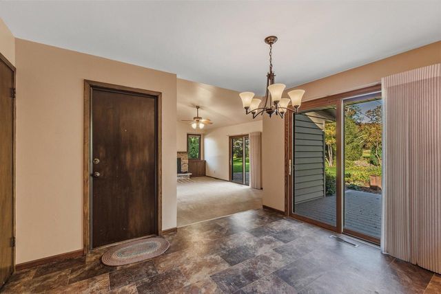 8840 Greenhill LANE, Greendale, WI 53129