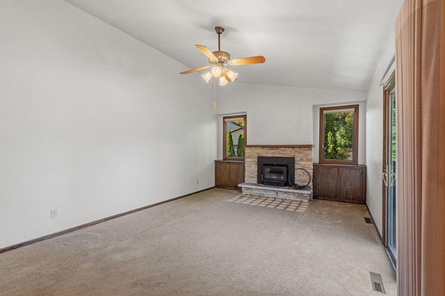 8840 Greenhill LANE, Greendale, WI 53129