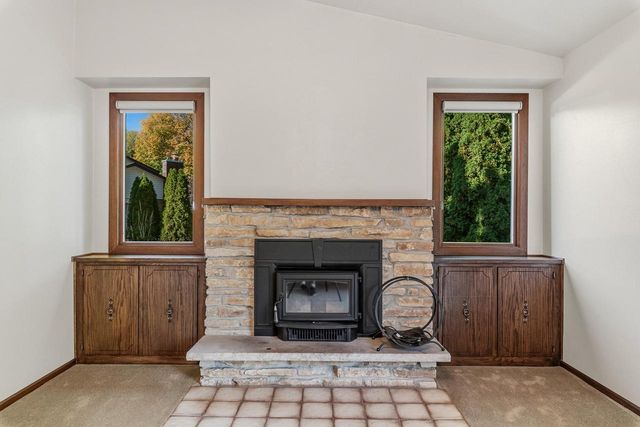 8840 Greenhill LANE, Greendale, WI 53129
