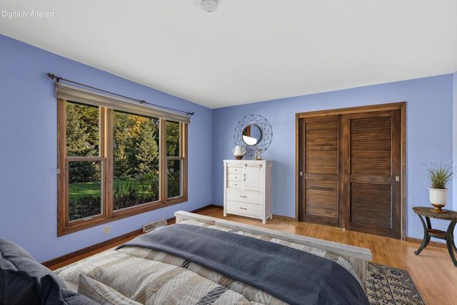 8840 Greenhill LANE, Greendale, WI 53129