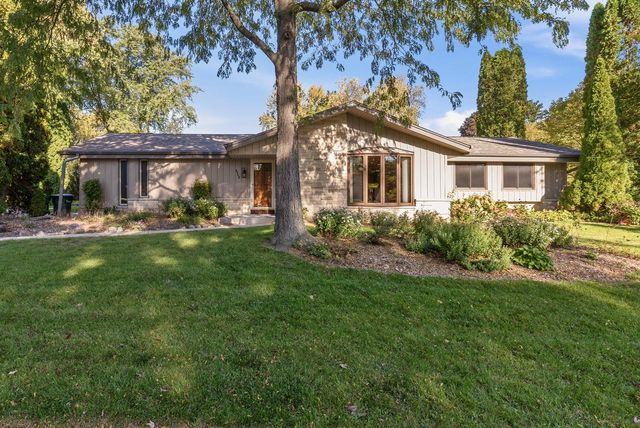 8840 Greenhill LANE, Greendale, WI 53129