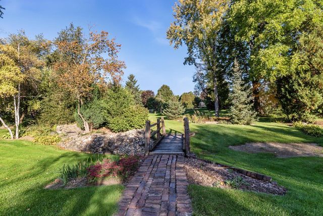 8840 Greenhill LANE, Greendale, WI 53129