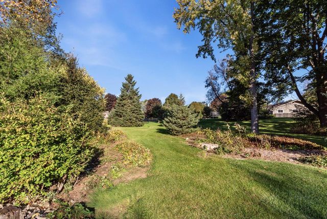 8840 Greenhill LANE, Greendale, WI 53129