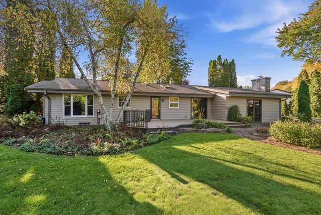 8840 Greenhill LANE, Greendale, WI 53129