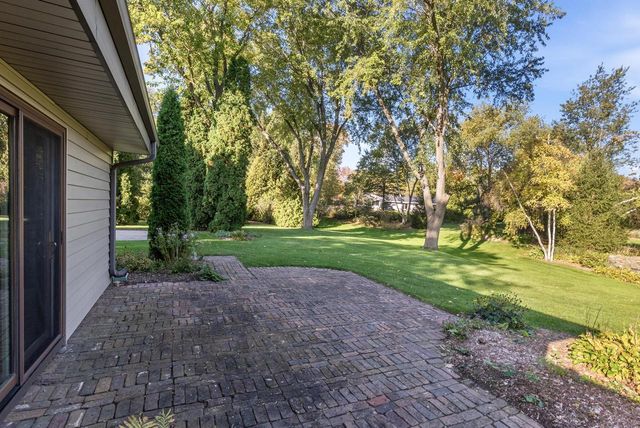 8840 Greenhill LANE, Greendale, WI 53129