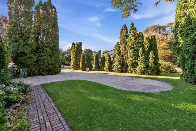 8840 Greenhill LANE, Greendale, WI 53129