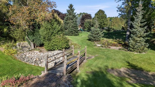 8840 Greenhill LANE, Greendale, WI 53129